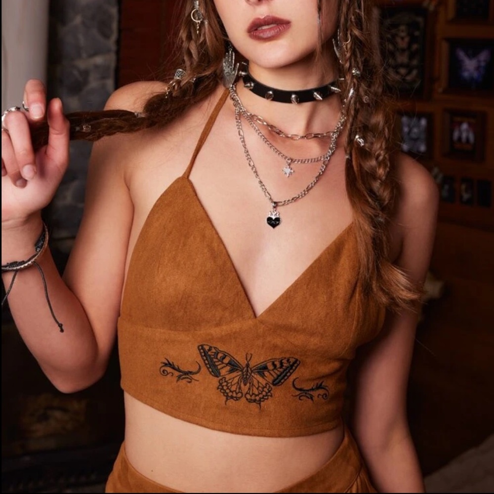 ROMWE Goth Butterfly Graphic Lace Up Halter Top - Picture 2 of 5